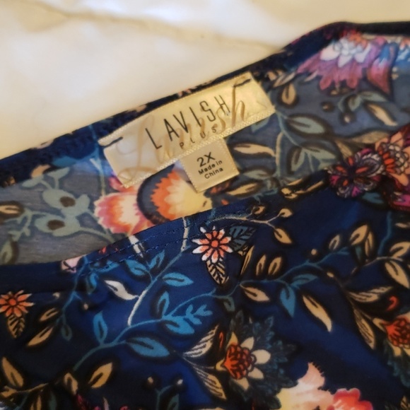 Lavish Blouse - Picture 2 of 3